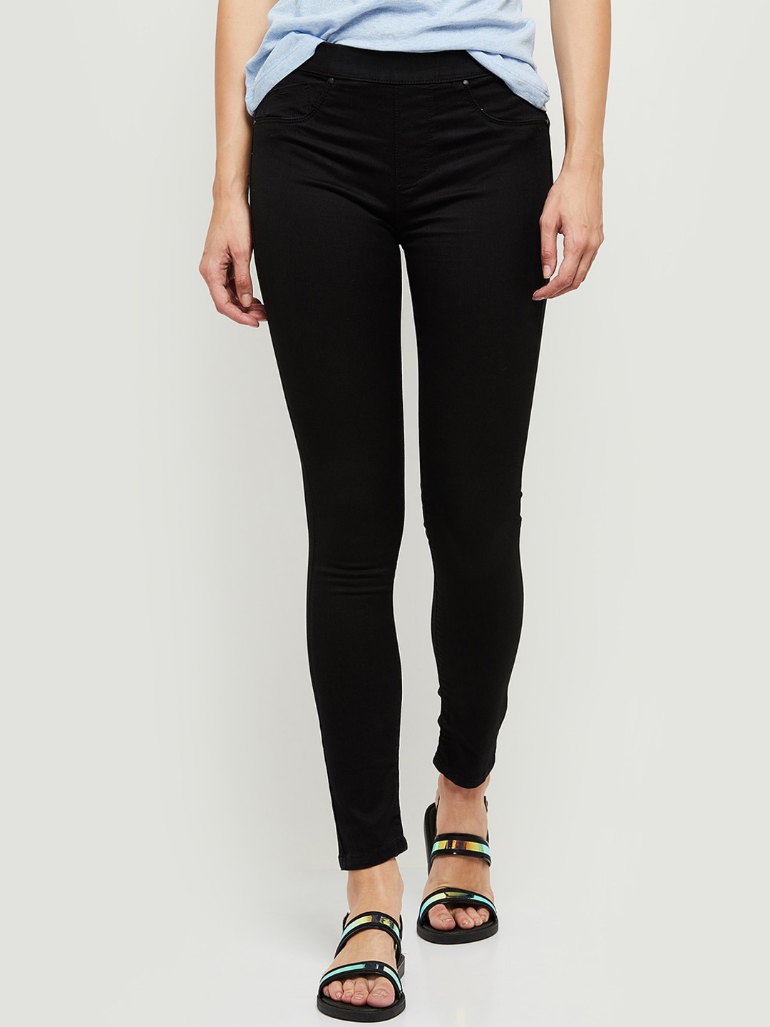 

max Women Black Jeans