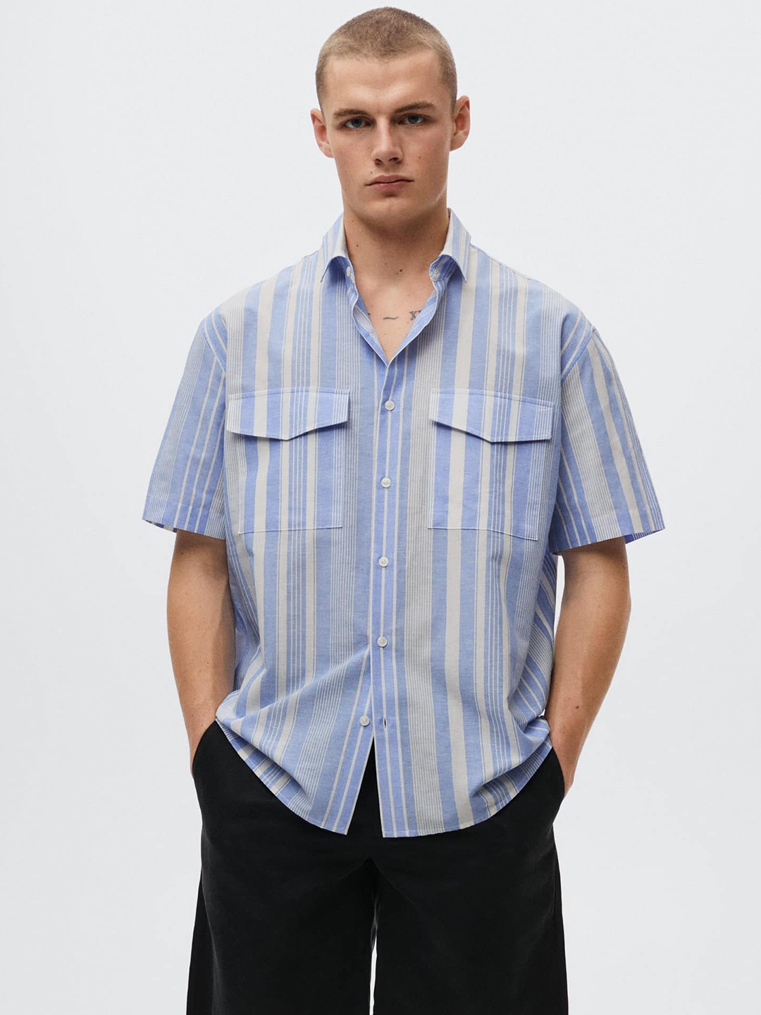 

MANGO MAN Blue & White Relaxed Fit Striped Casual Shirt
