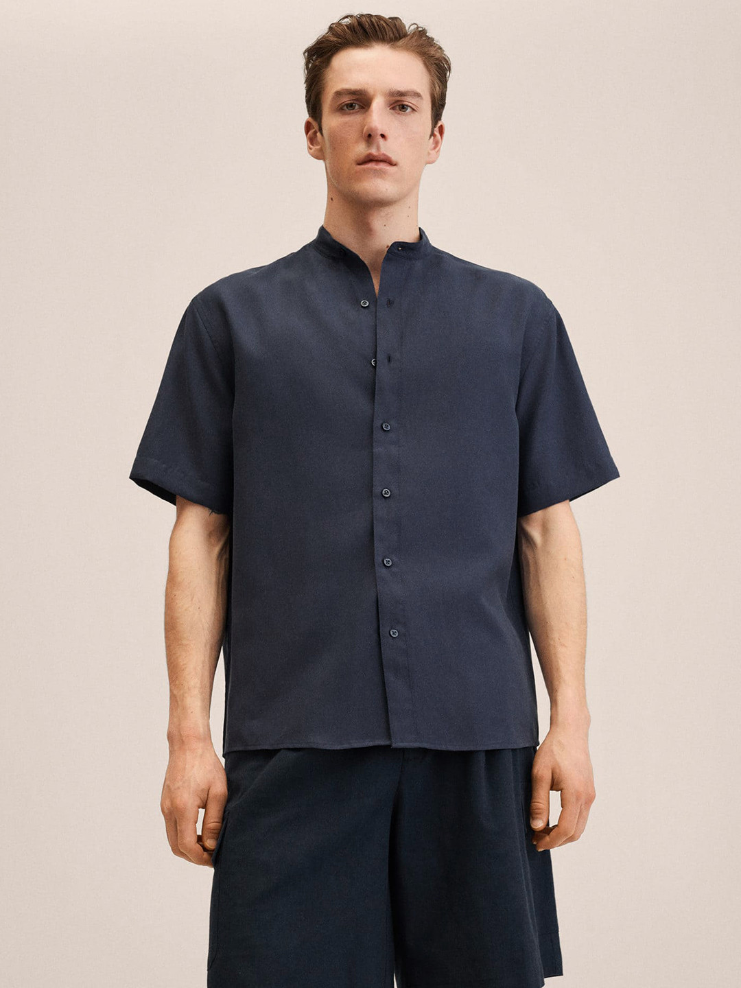 

MANGO MAN Navy Blue Solid Relaxed Fit Casual Shirt