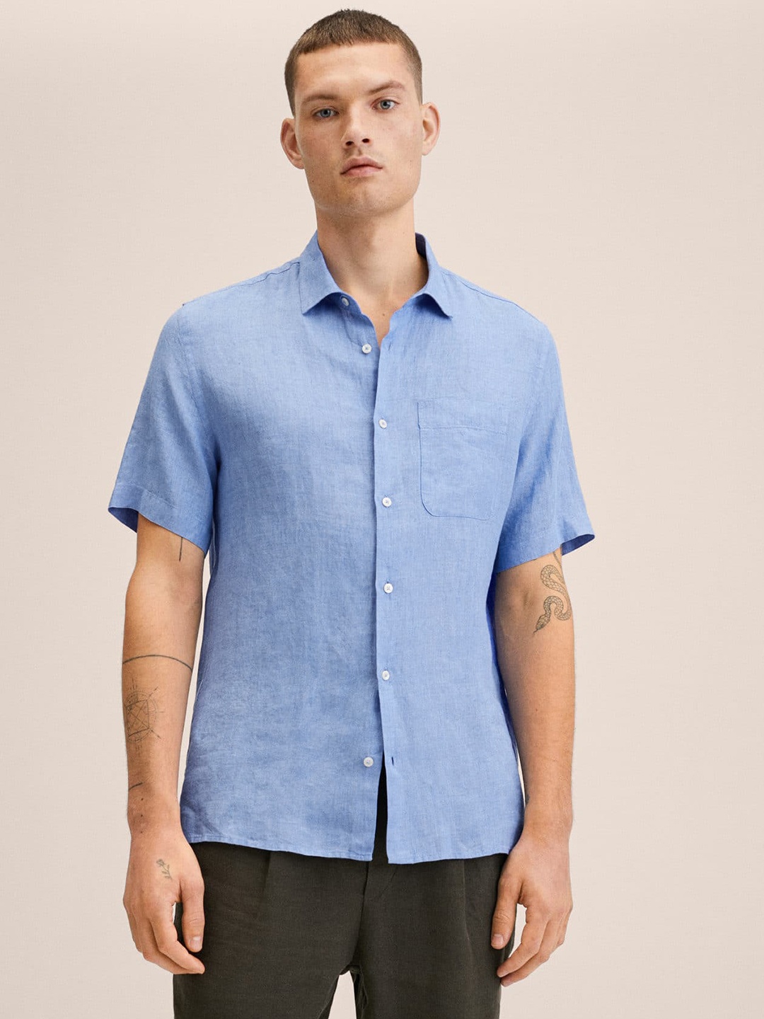 

MANGO MAN Blue Linen Solid Slim Fit Casual Shirt