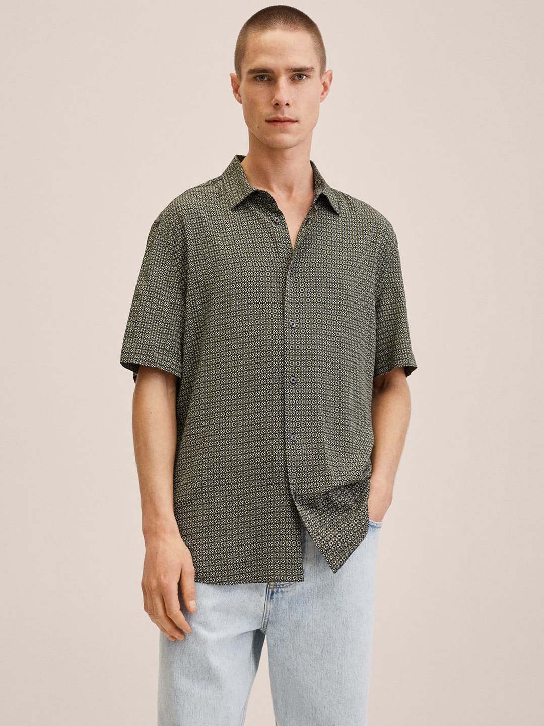 

MANGO MAN Black & Green Slim Fit Geometric Printed Casual Shirt