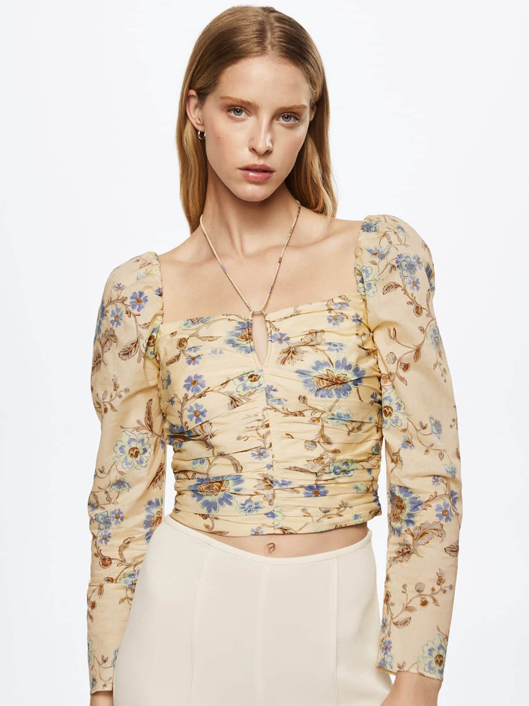 

MANGO Beige & Blue Floral Print Sweetheart Neck Crop Top