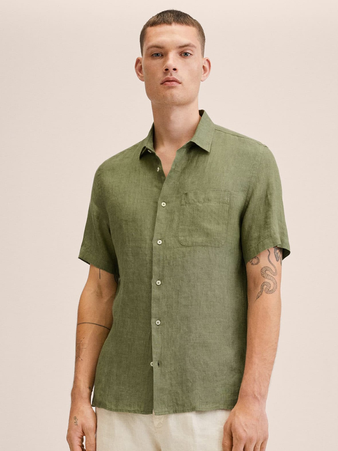 

MANGO MAN Olive Green Linen Solid Casual Shirt