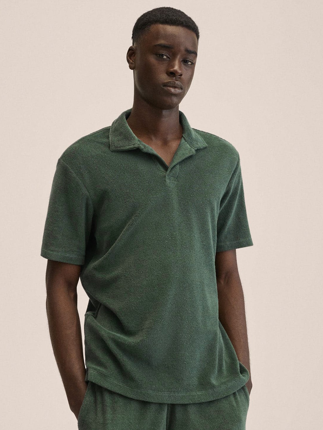 

MANGO MAN Men Green Solid Towel Texture Polo Collar T-shirt