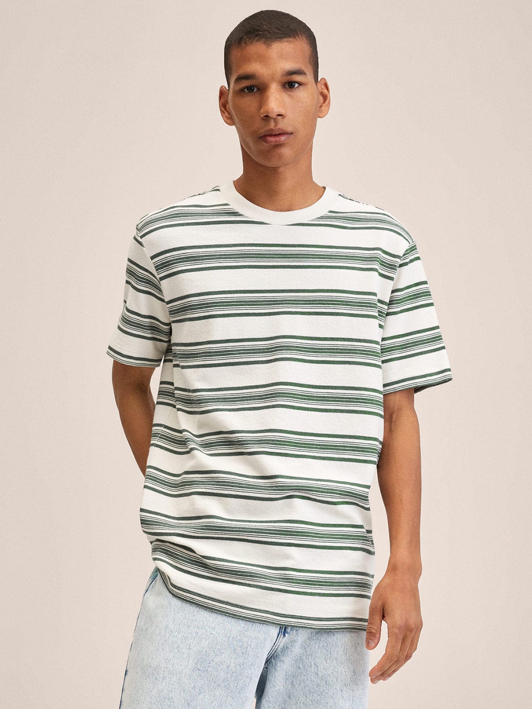 

MANGO MAN Men Off White & Green Pure Cotton Striped T-shirt