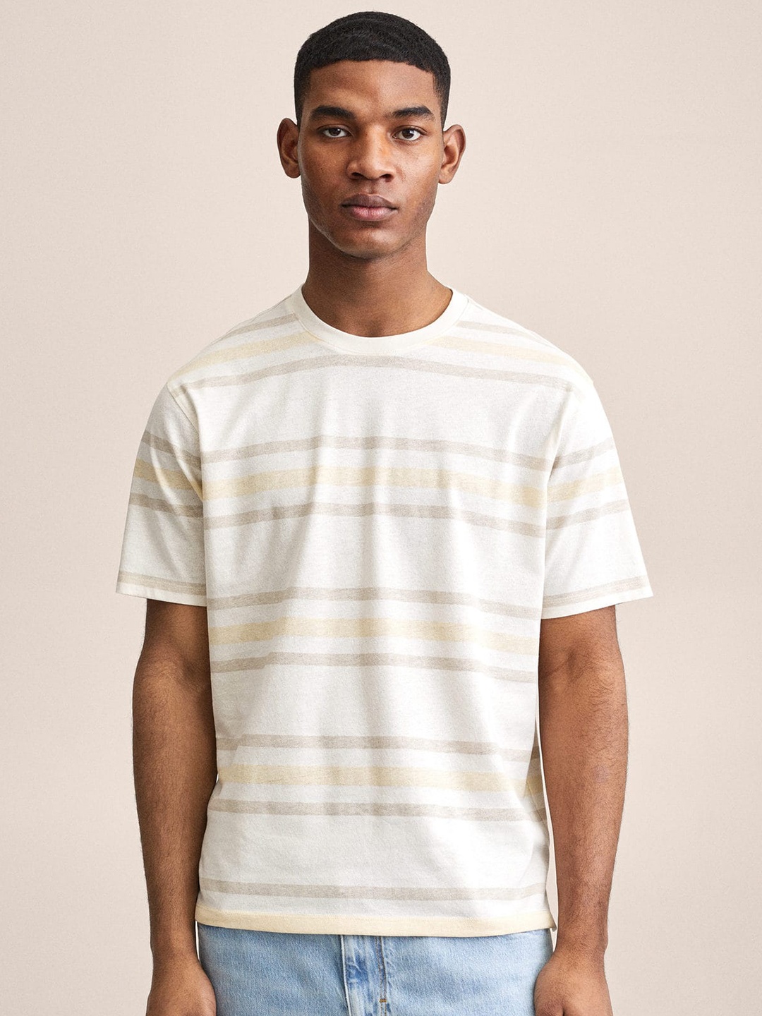 

MANGO MAN Men Off White & Yellow Striped Drop-Shoulder Sleeves T-shirt