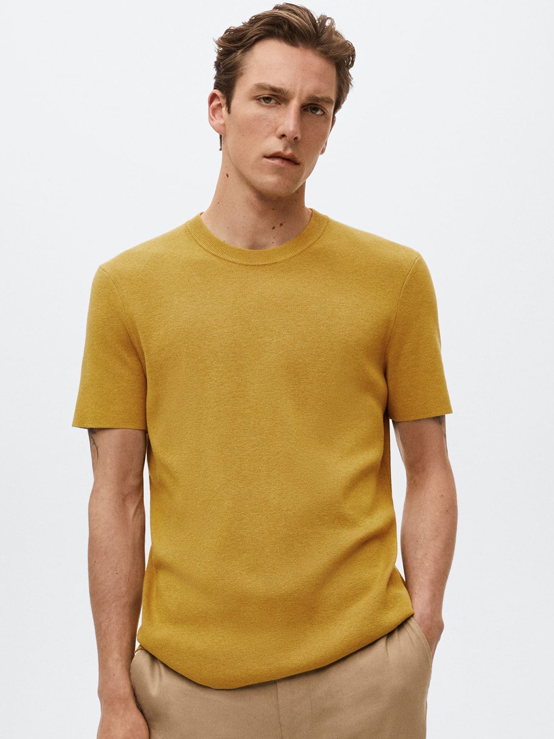 

MANGO MAN Men Mustard Yellow Solid T-shirt