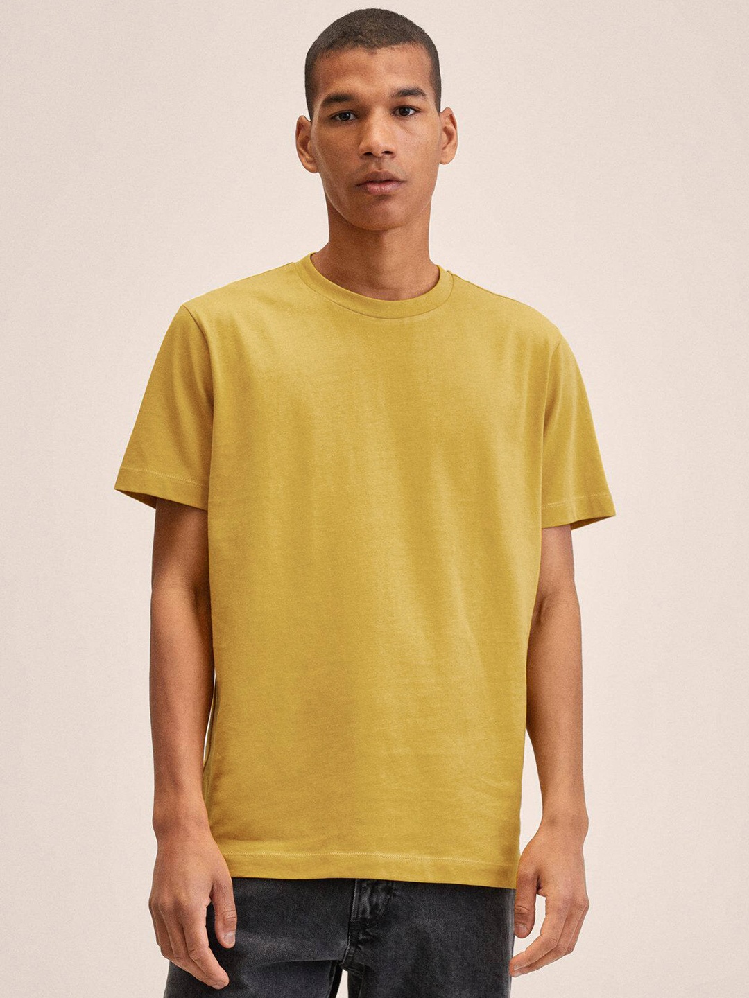 

MANGO MAN Men Mustard Yellow Pure Cotton Slim Fit T-shirt