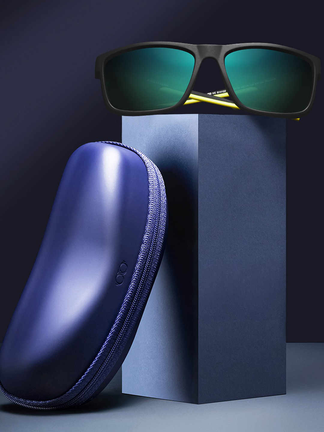

Vincent Chase by Lenskart Unisex Green Lens & Black Sports Sunglasses with Polarised Lens