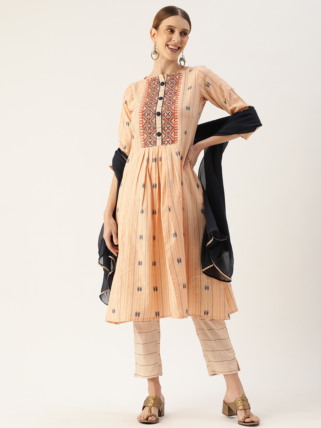 

VAABA Women Peach-Coloured Embroidered Thread Work Kurta with Trousers & With Dupatta