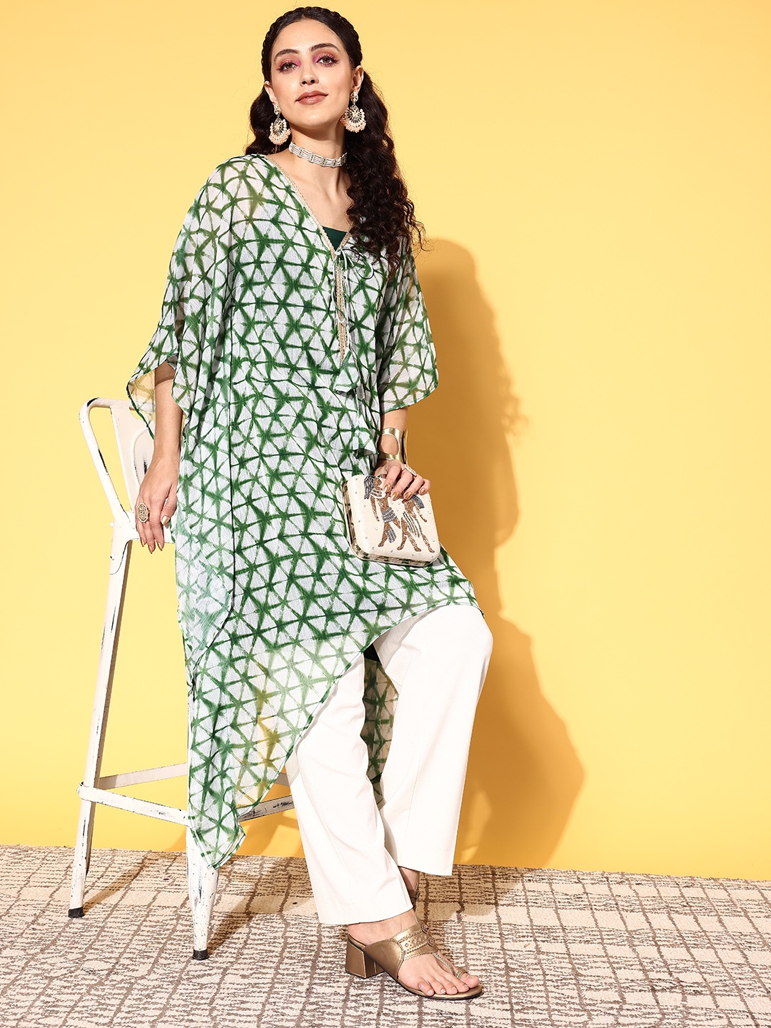 

Inddus Women Green Chiffon Asymmetric Hemline Kurta