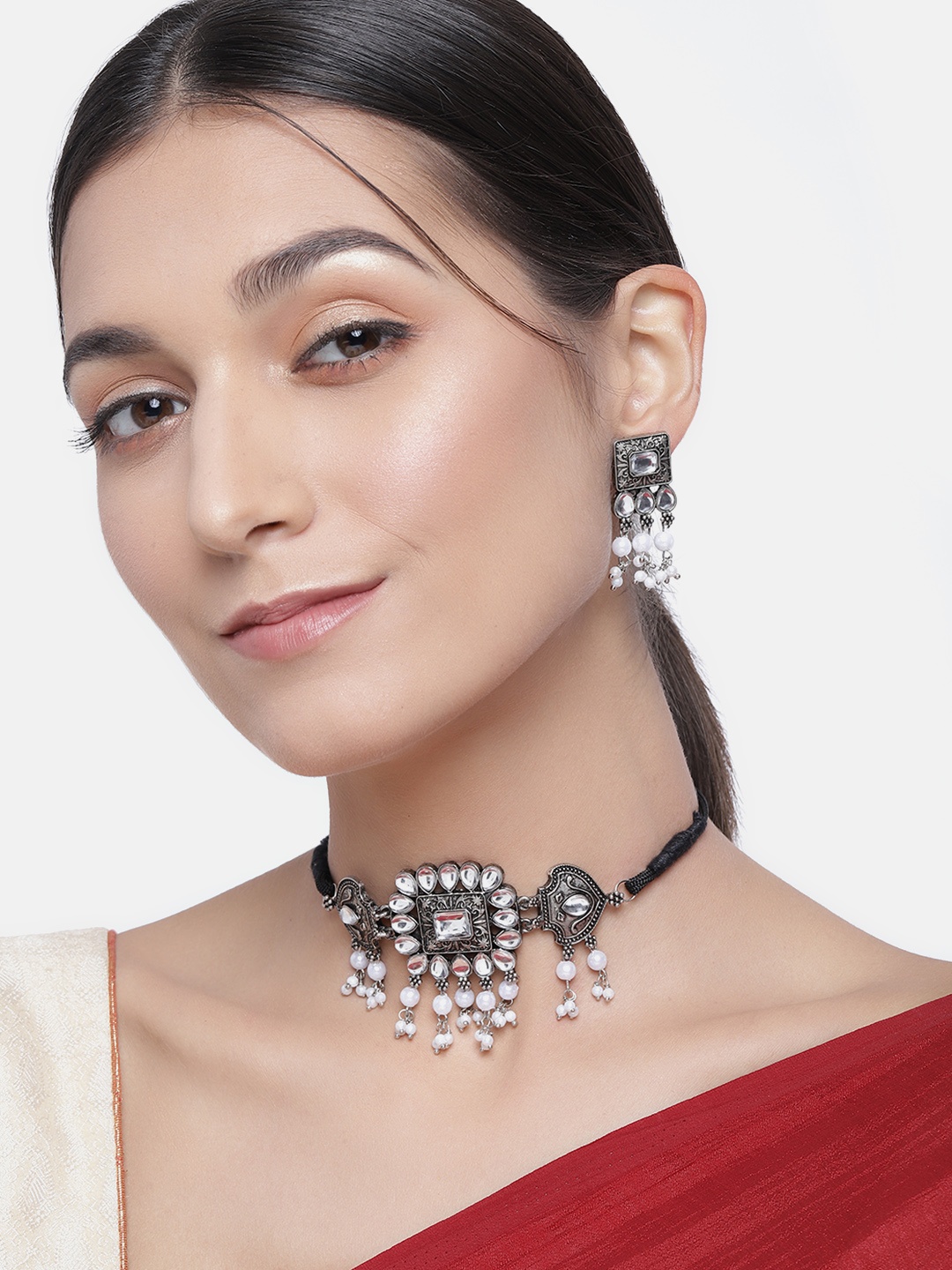 

Kord Store Silver-Plated & White Oxidized Beaded Choker Jewellery Set