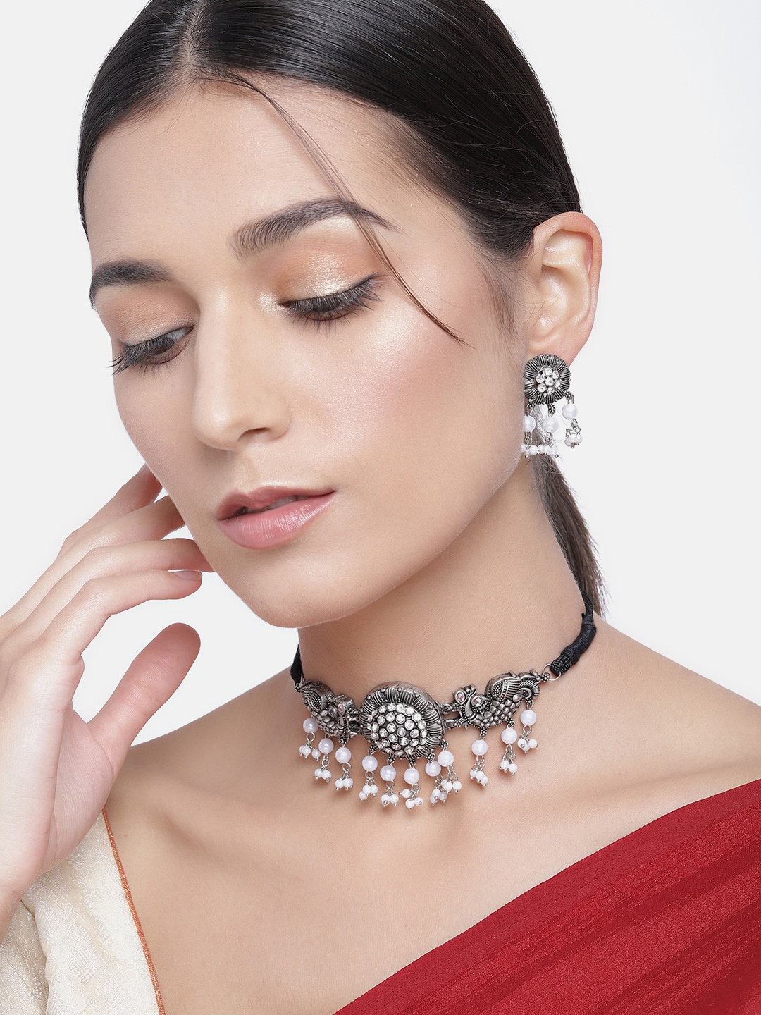 

Kord Store Silver-Plated & White Oxidized Beaded Choker Jewellery Set
