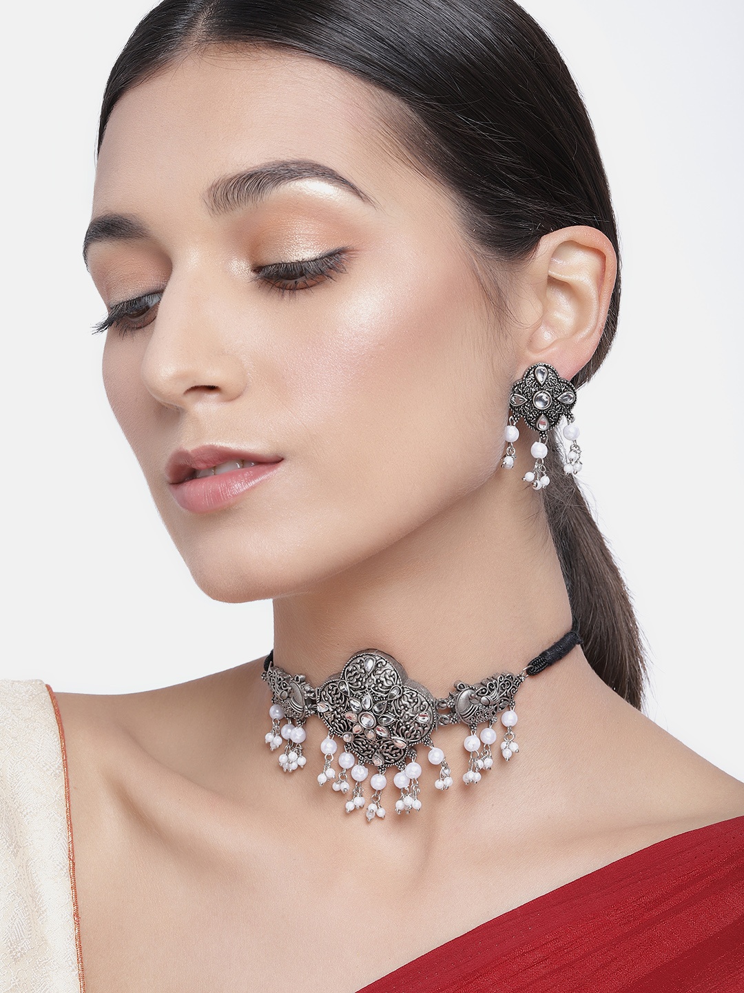 

Kord Store Silver-Plated & White Oxidized Beaded Choker Jewellery Set