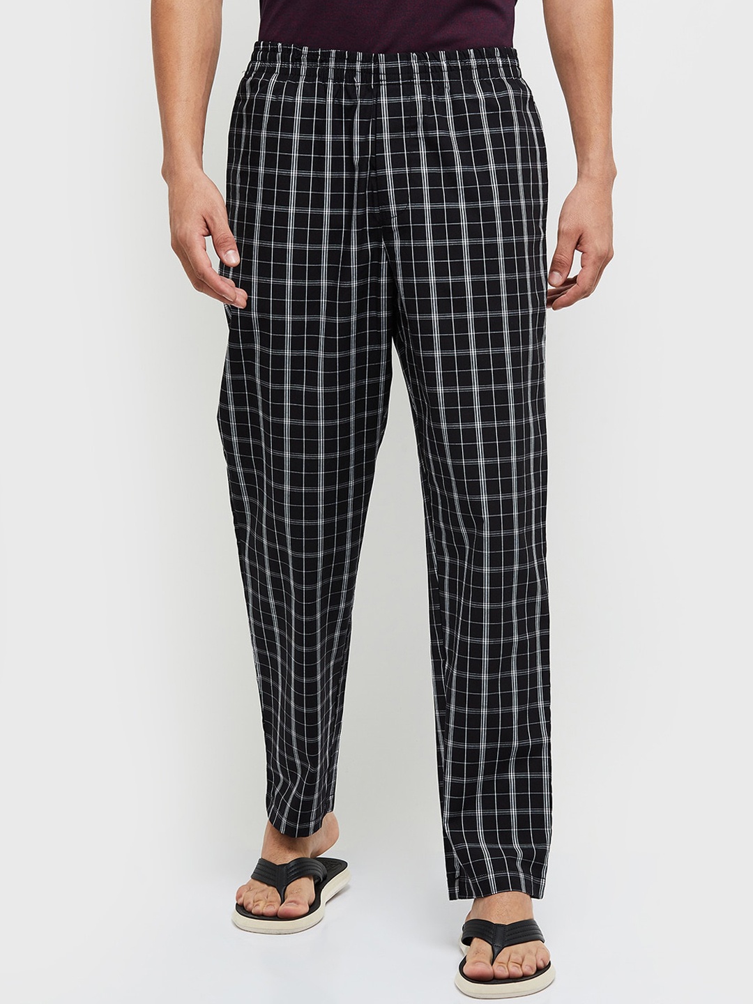 

max Men Black Checked Cotton Lounge Pants