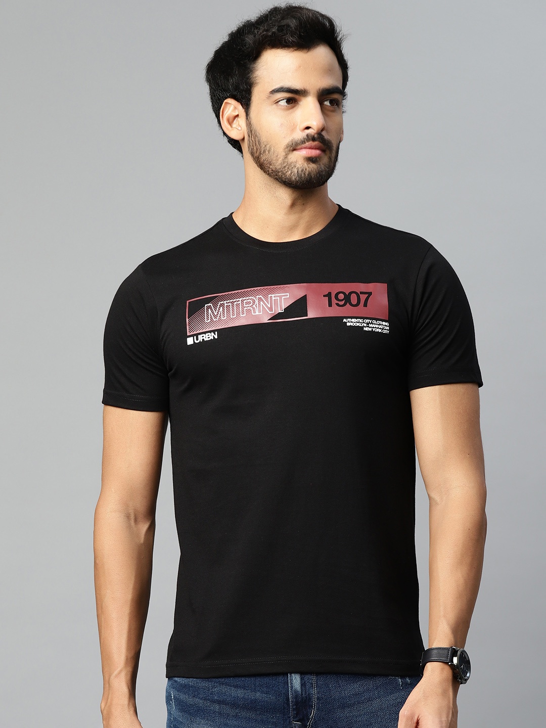 

Metronaut Men Black & Maroon Typography Printed T-shirt