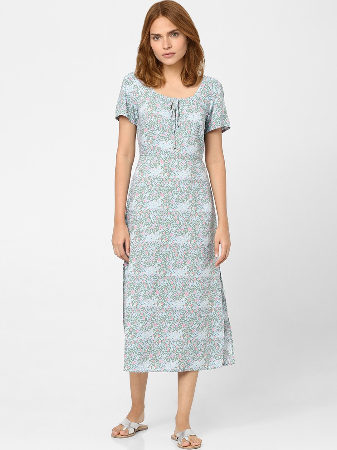 

Vero Moda Blue & illusion blue Floral A-Line Midi Dress