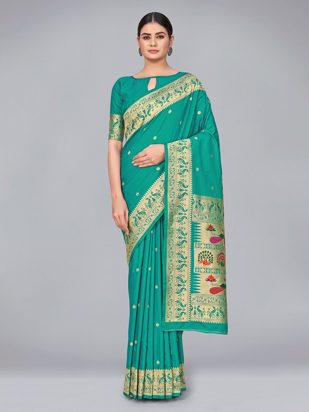 

MONJOLIKA FASHION Turquoise Blue & Gold-Toned Woven Design Zari Silk Blend Banarasi Saree