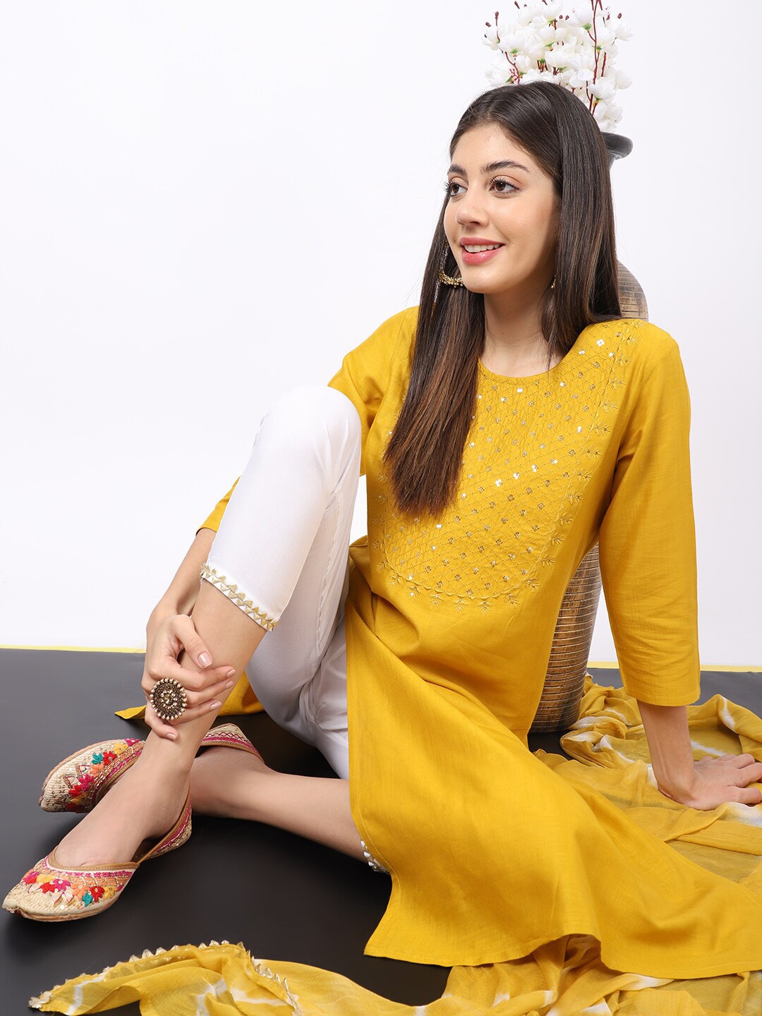 

GLAM STORY Women Cream-Coloured Ethnic Open Toe Flats