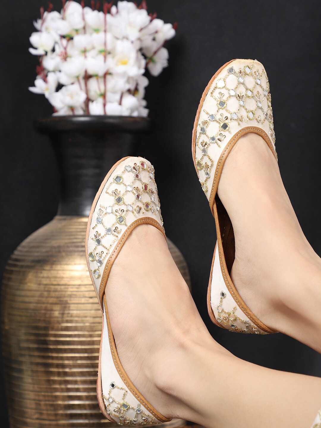 

GLAM STORY Women White Ethnic Mojaris