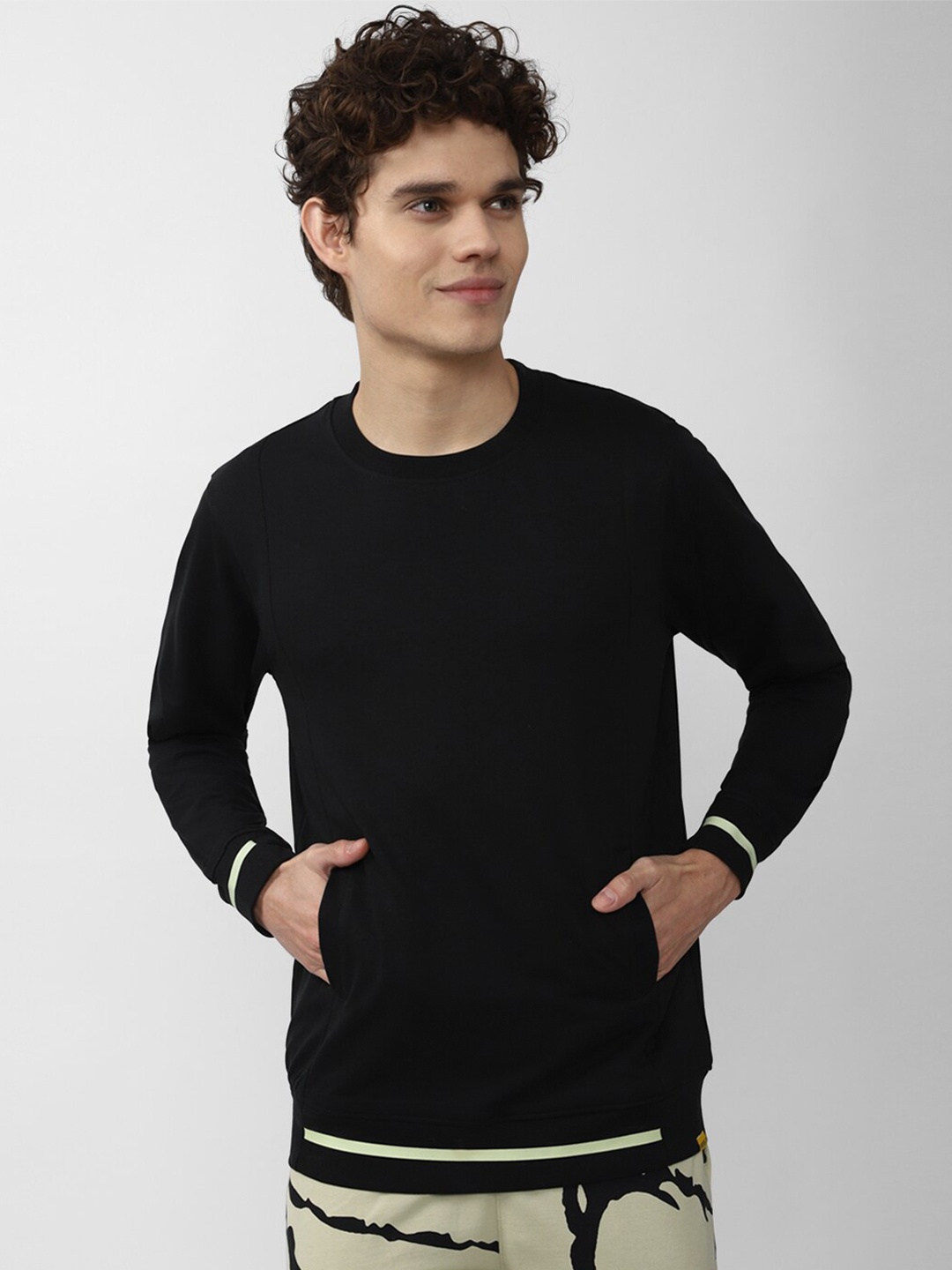 

FOREVER 21 Men Black Sweatshirt