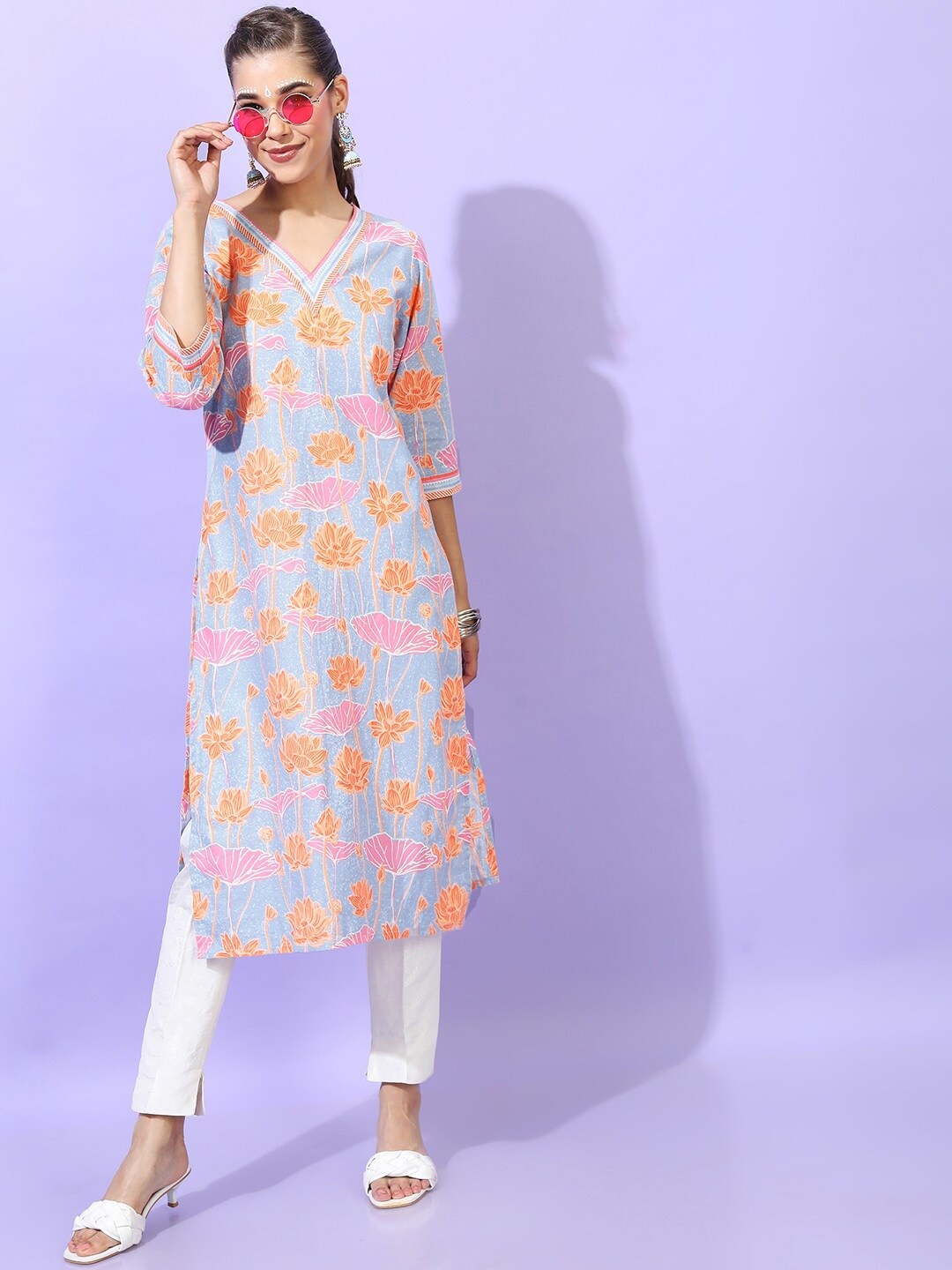 

Vishudh Women Blue Floral Kurta