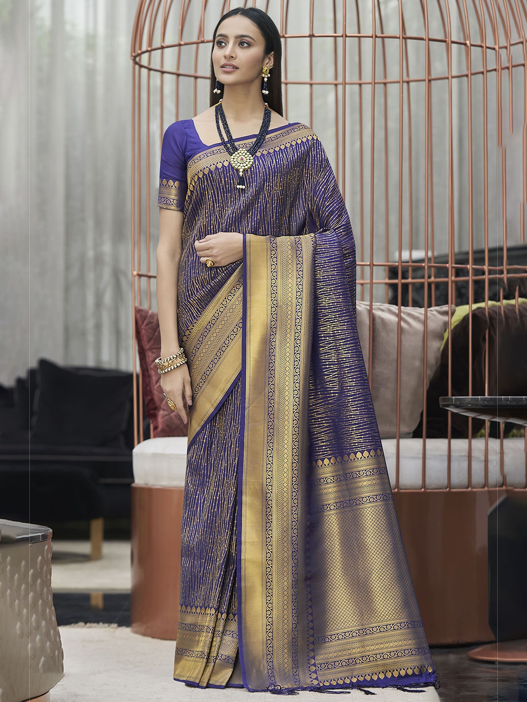 

elora Navy Blue & Gold-Toned Woven Design Zari Silk Blend Kanjeevaram Saree