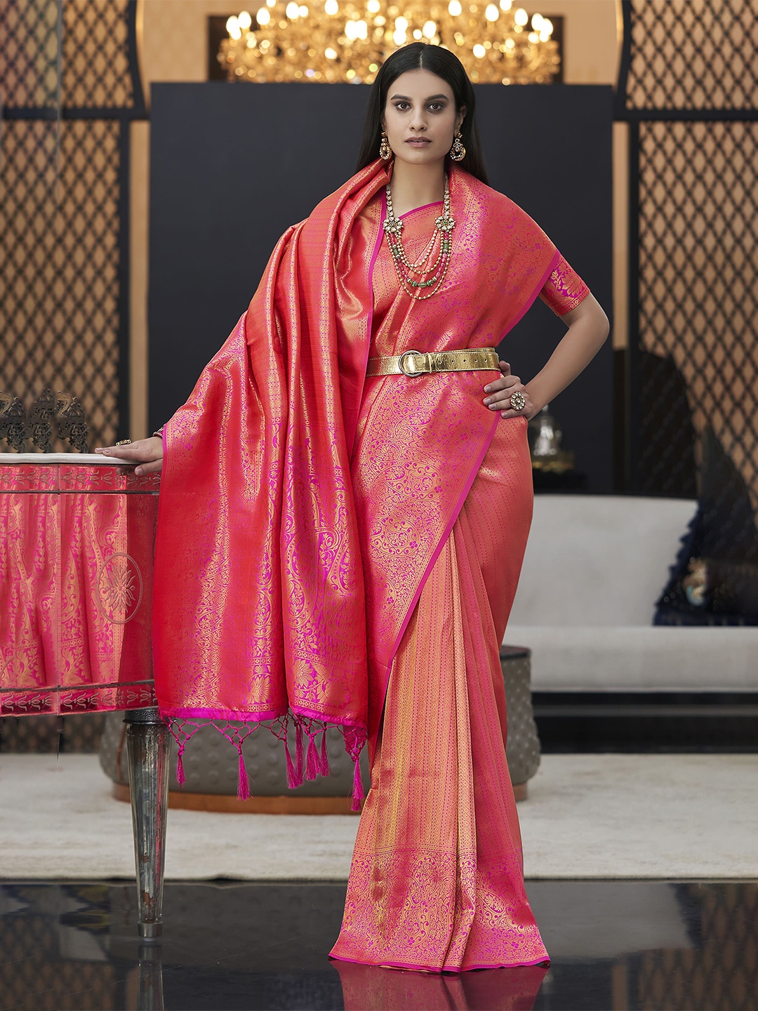 

elora Pink & Gold-Toned Woven Design Zari Silk Blend Kanjeevaram Saree