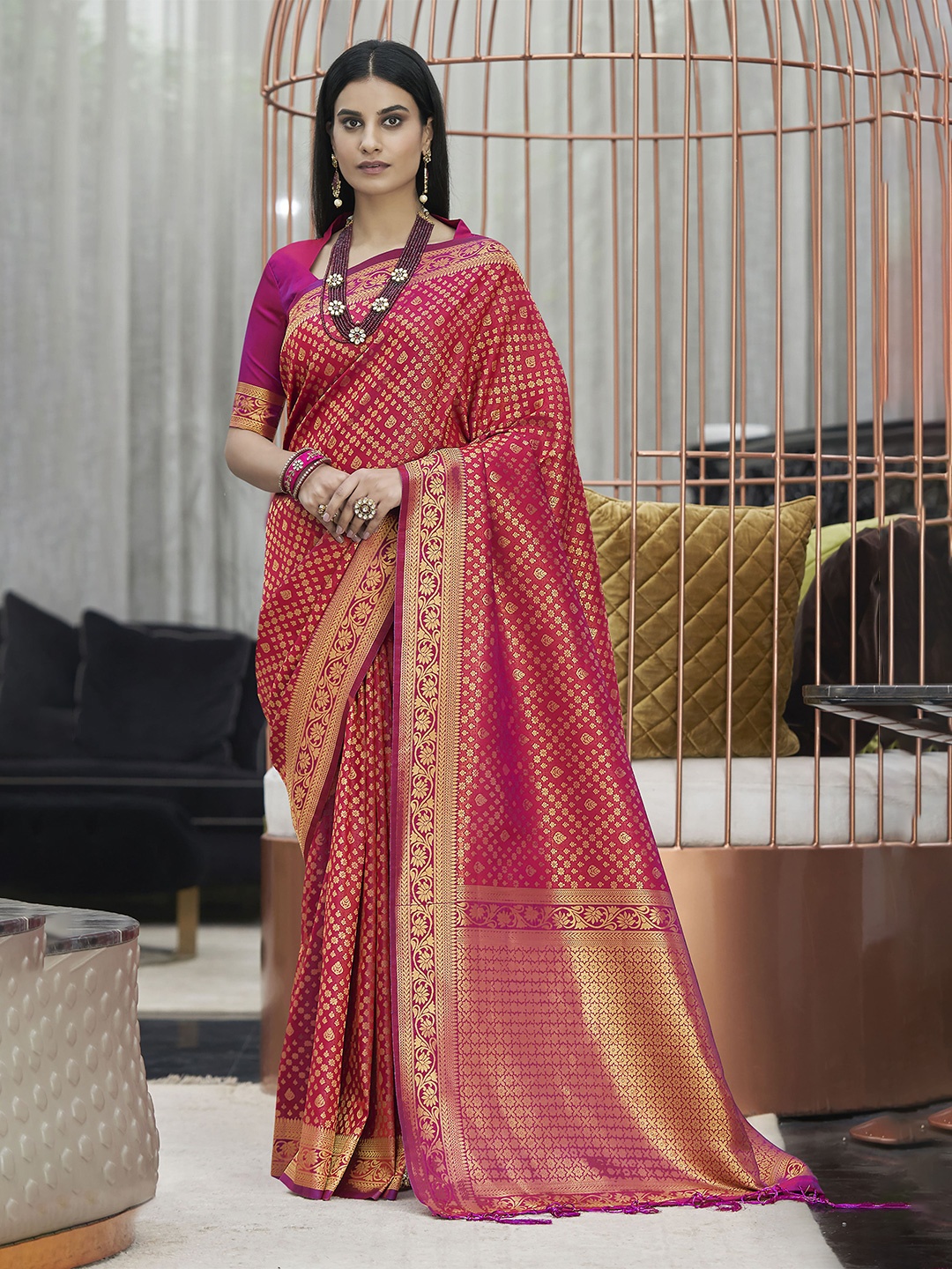 

elora Magenta & Gold-Toned Woven Design Zari Silk Blend Kanjeevaram Saree