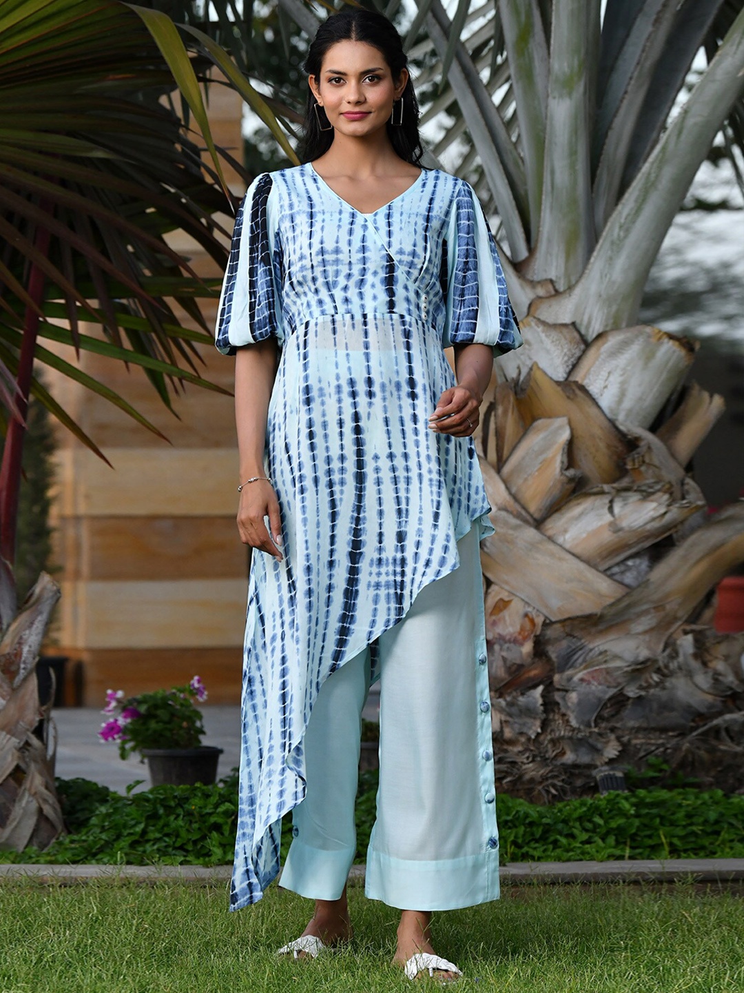 

Aaheli Women Blue Shibori Dyed Kurta with Palazzos