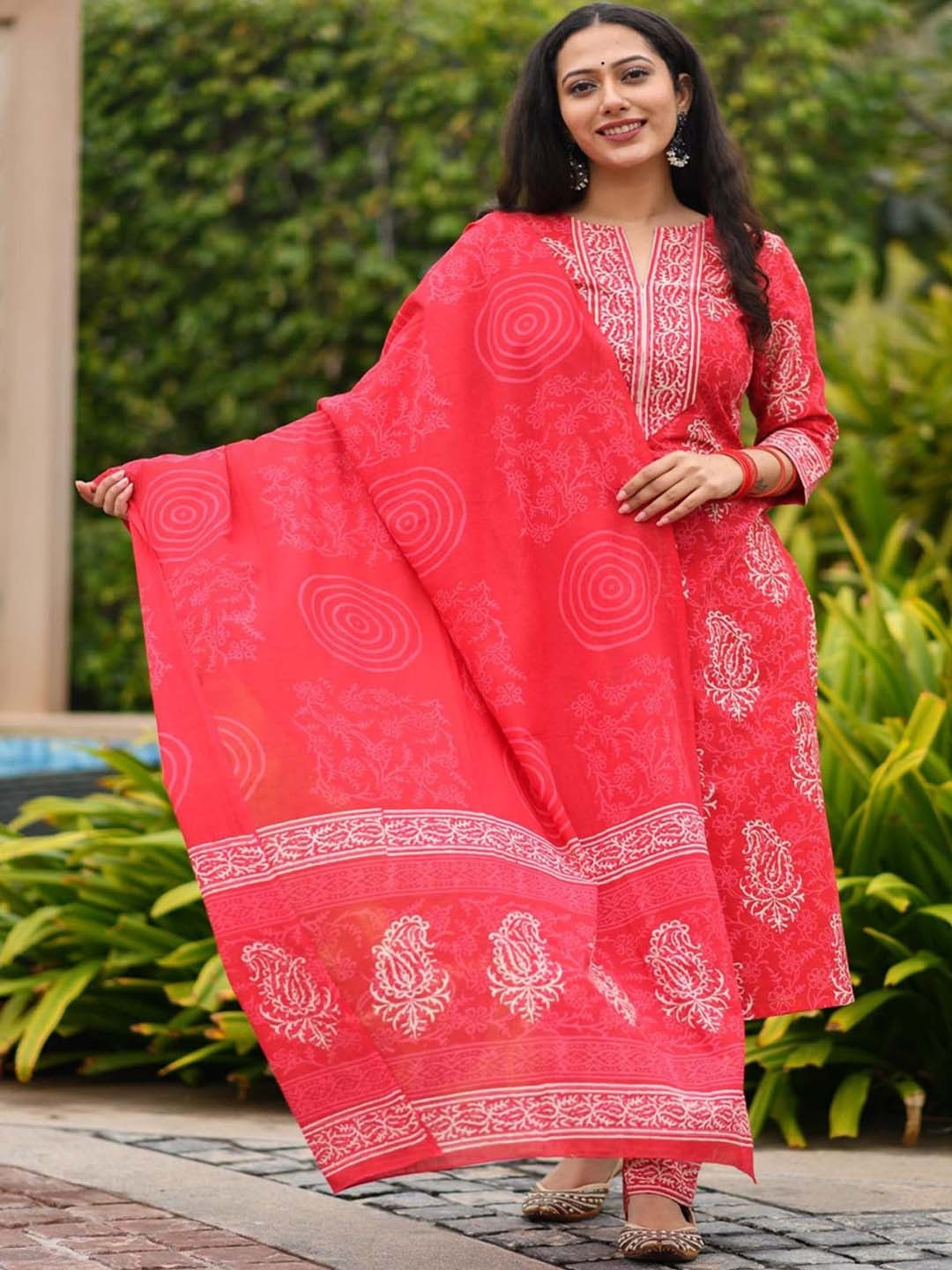 

Aaheli Women Red Block Printed Pure Cotton Kurta with Trousers & With Dupatta