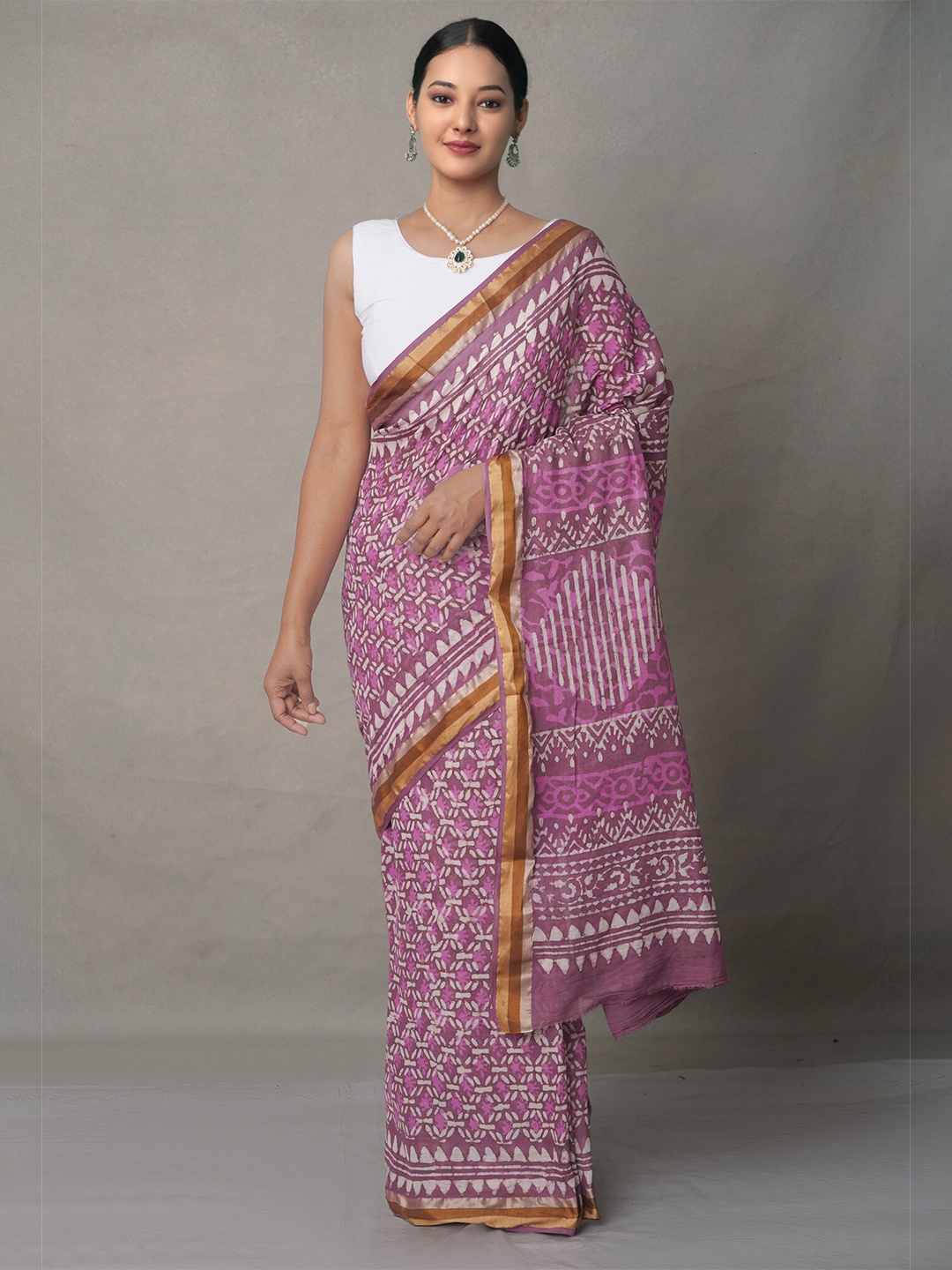 

Unnati Silks Peach-Coloured & White Ethnic Motifs Pure Cotton Block Print Saree