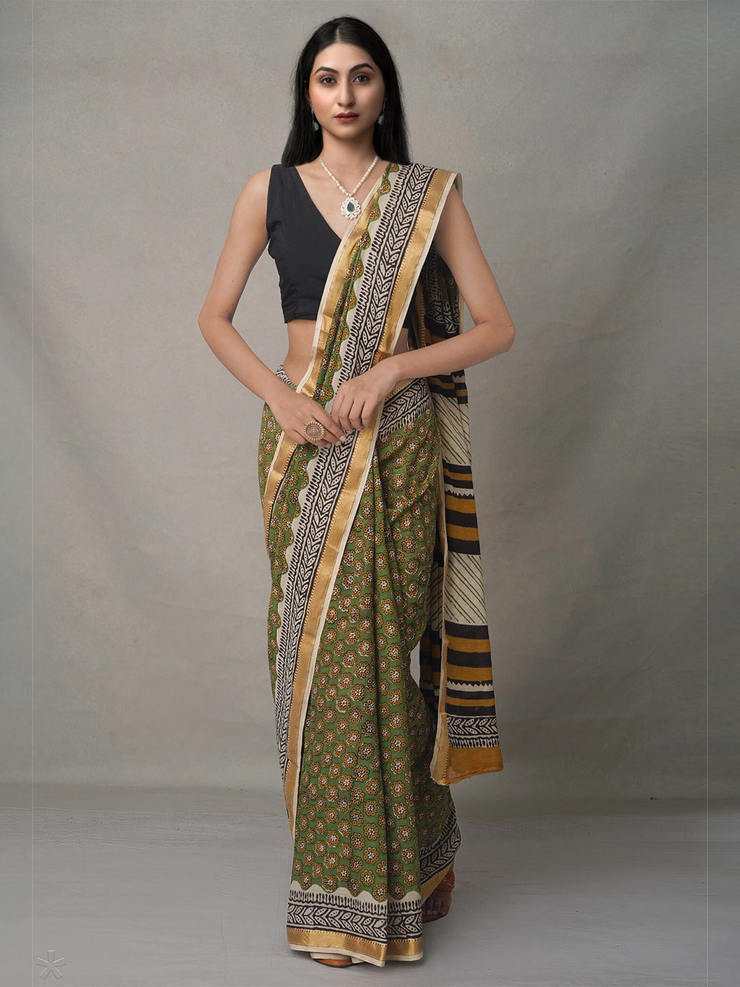 

Unnati Silks Green & White Ethnic Motifs Pure Cotton Block Print Saree