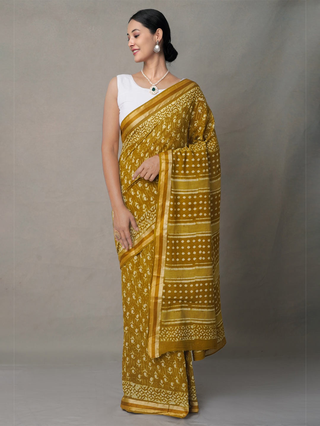 

Unnati Silks Yellow & White Ethnic Motifs Zari Pure Cotton Block Print Saree