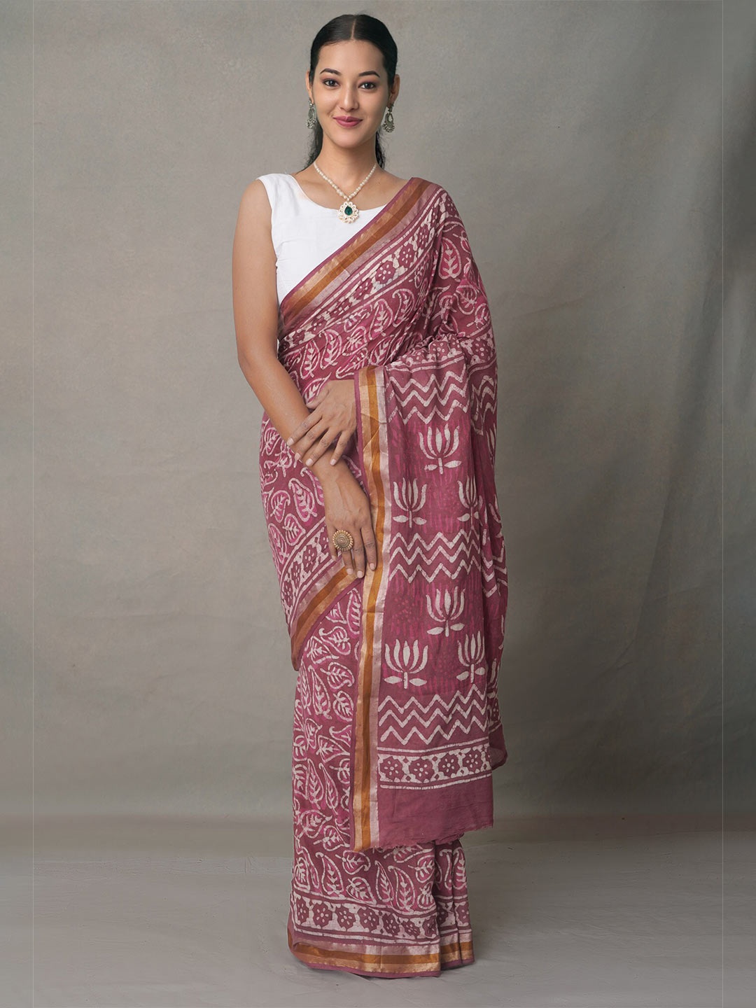 

Unnati Silks Peach-Coloured & Gold-Toned Ethnic Motifs Pure Cotton Block Print Saree