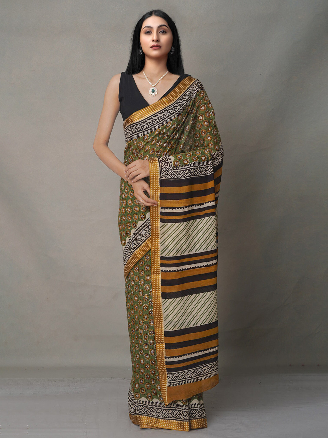 

Unnati Silks Green & Black Ethnic Motifs Zari Pure Cotton Block Print Saree