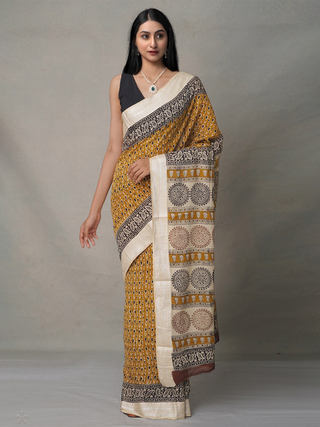 

Unnati Silks Yellow & Cream-Coloured Ethnic Motifs Pure Cotton Block Print Saree