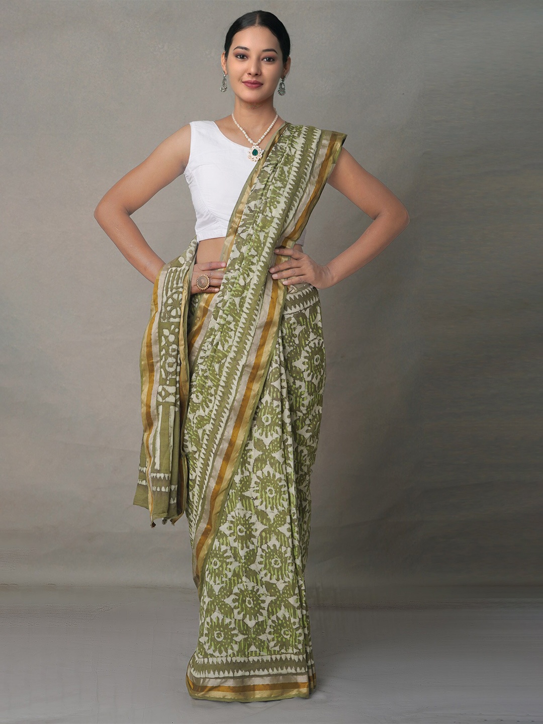

Unnati Silks Green & White Ethnic Motifs Zari Pure Cotton Block Print Saree