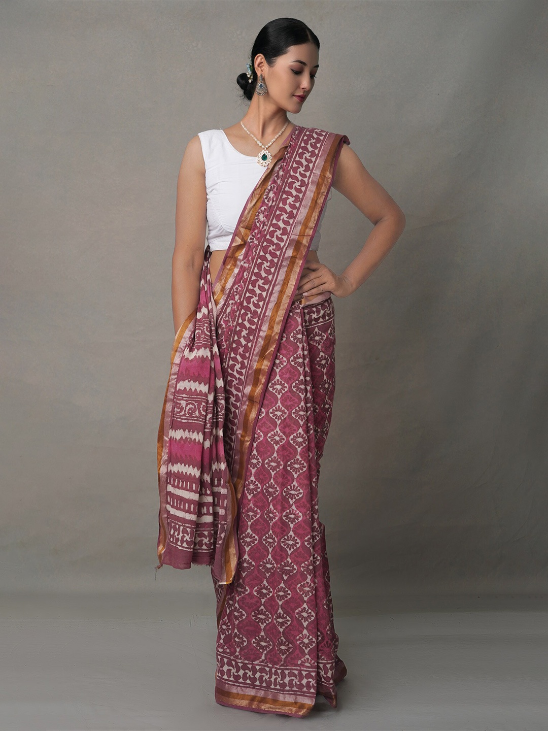 

Unnati Silks Peach-Coloured & White Ethnic Motifs Zari Pure Cotton Block Print Saree