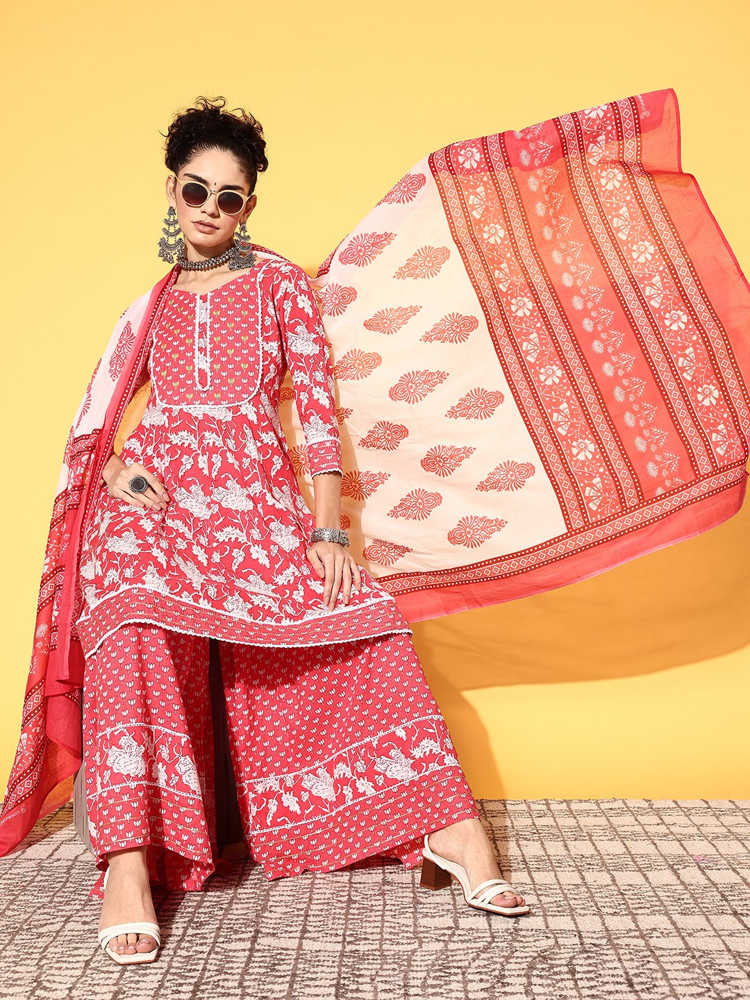 

Kvsfab Women Floral Pure Cotton Print Parade Kurta Set, Pink