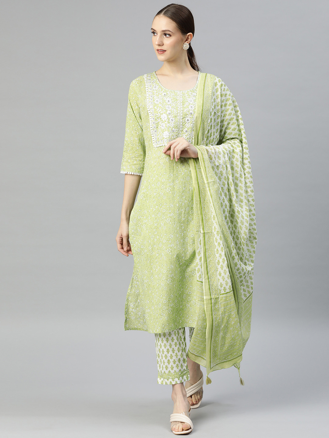 

Readiprint Fashions Women Green Ethnic Motifs Pure Cotton Kurta with Trousers & Dupatta