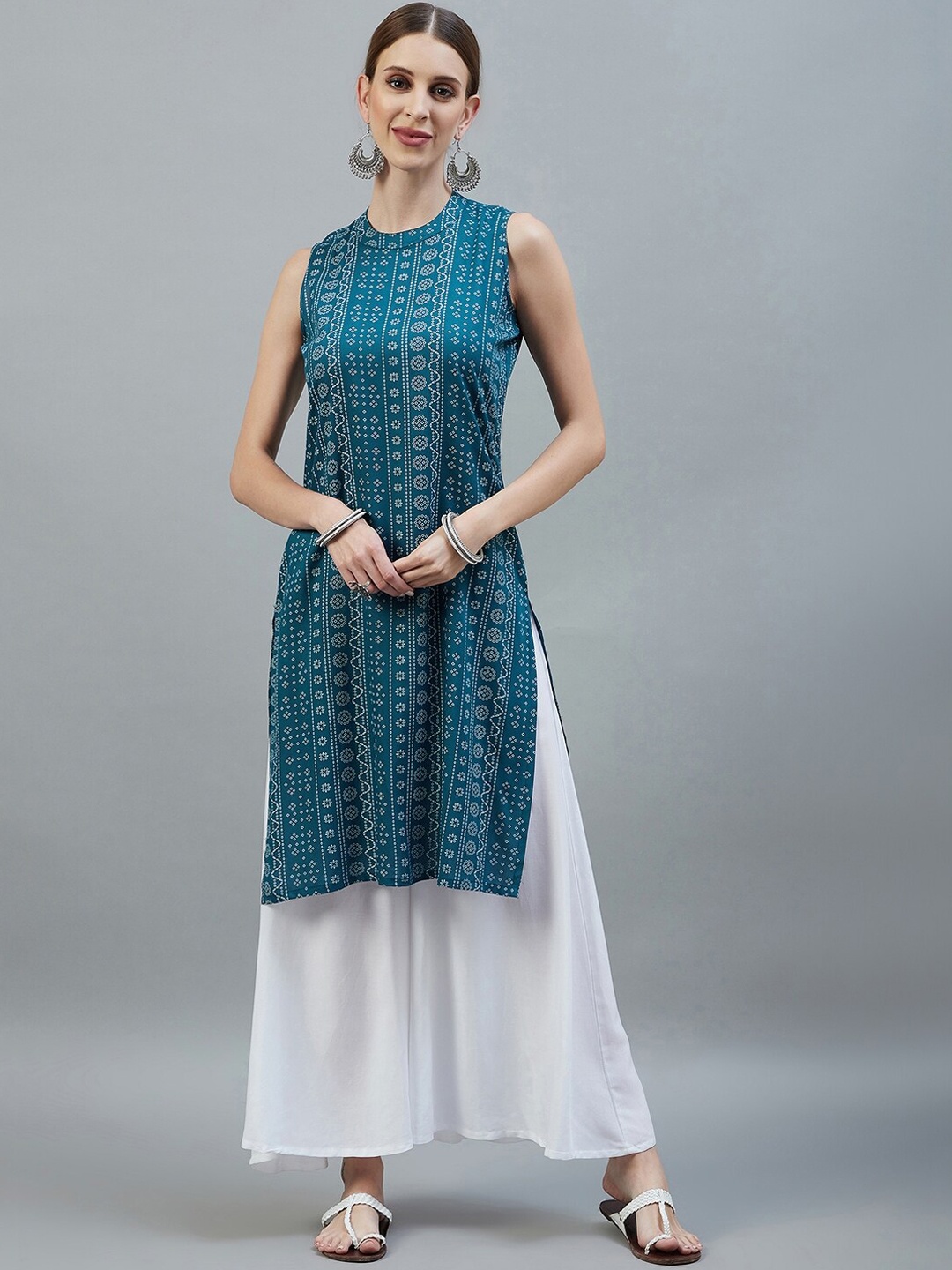 

InWeave Women Blue & prussian blue Checked Keyhole Neck Thread Work Kurta