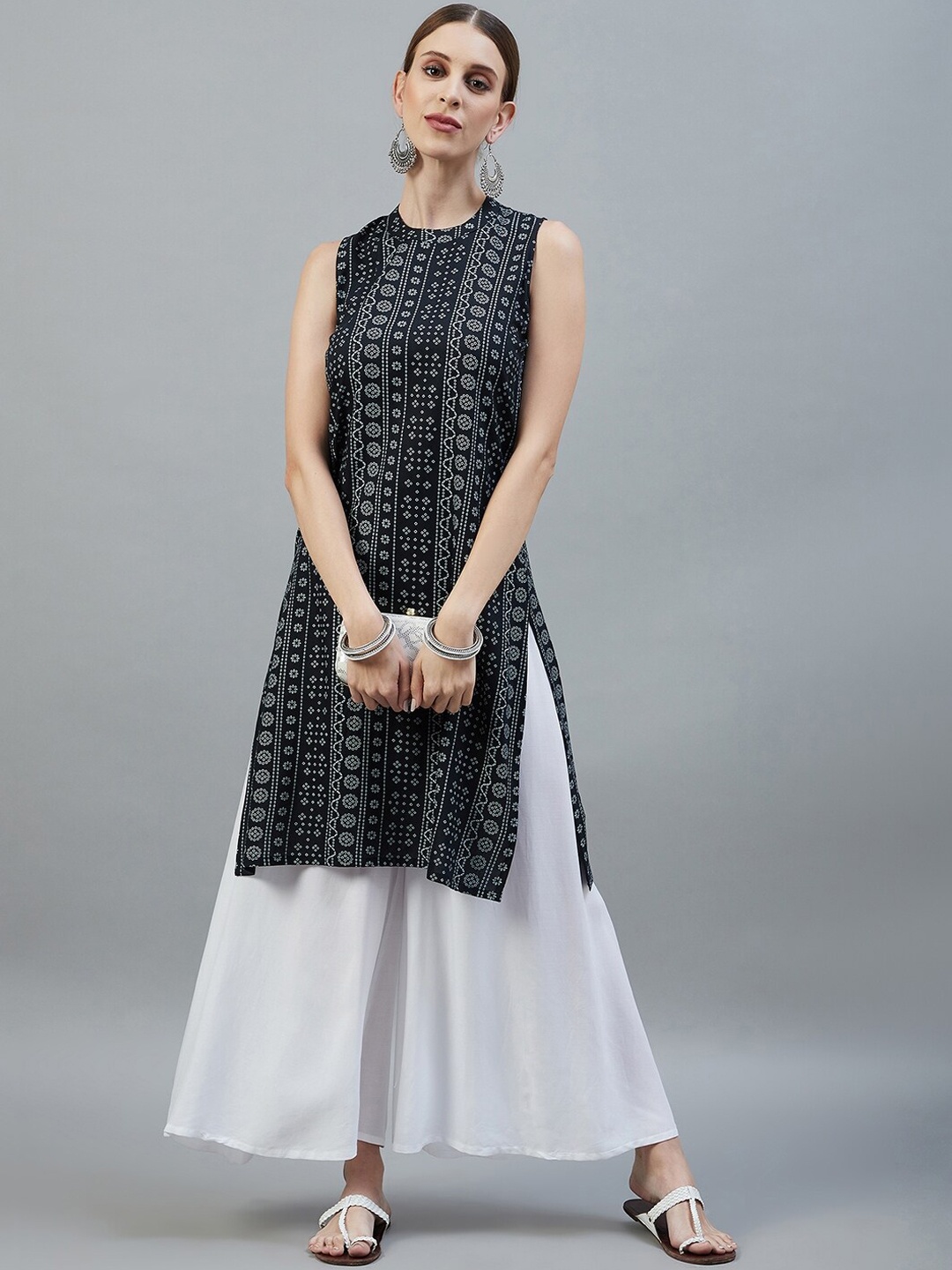 

InWeave Women Black Geometric Printed Thread Work Kurta