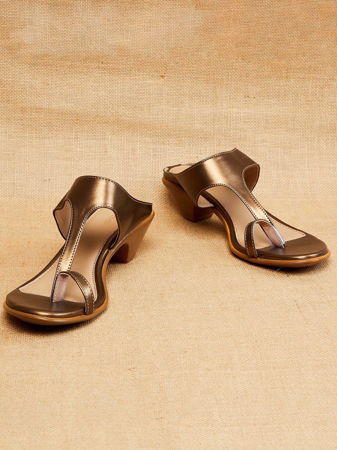 

max Bronze-Toned PU Ethnic Wedge Sandals