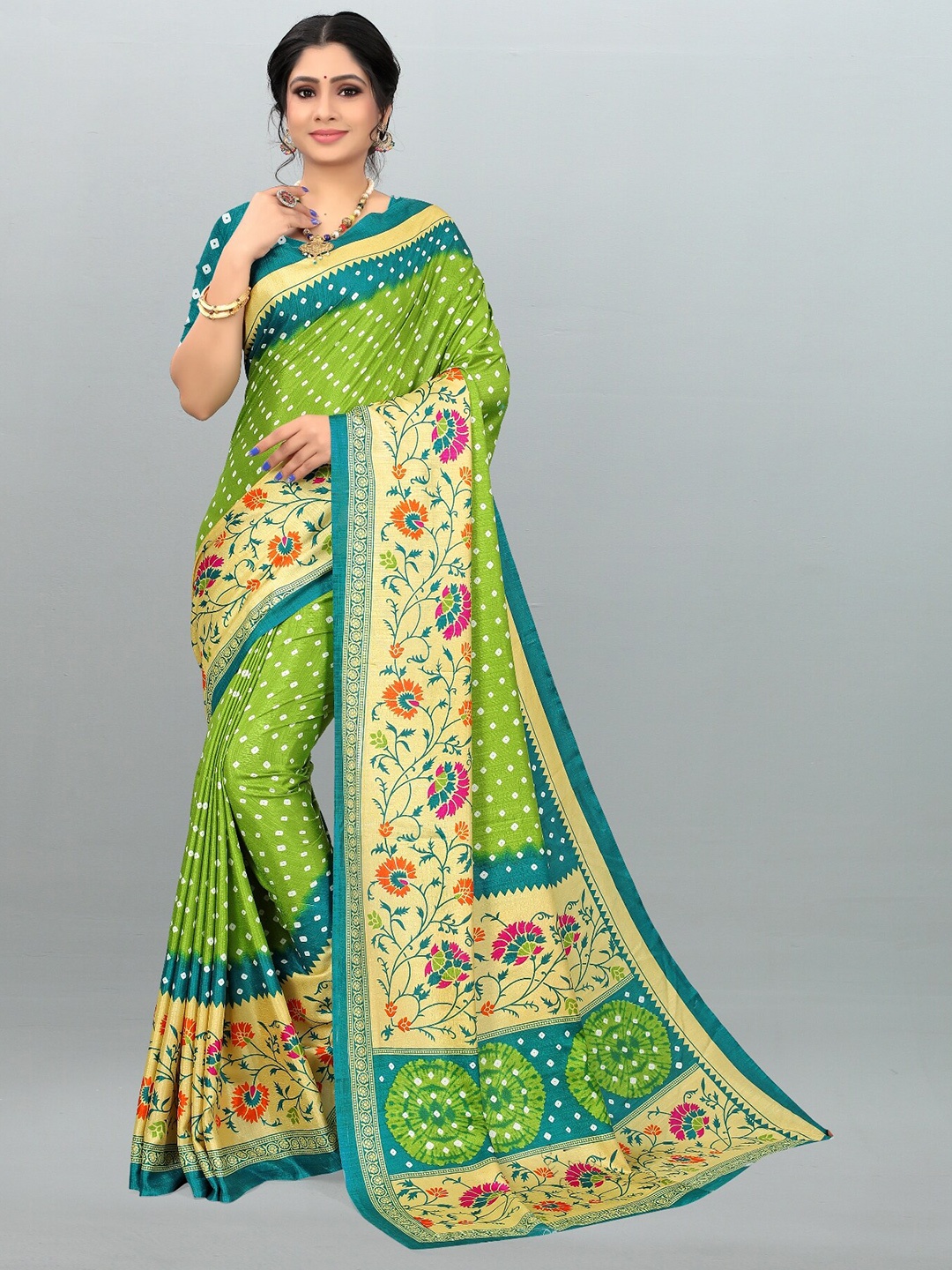 

LAHEJA Green & White Bandhani Silk Blend Saree