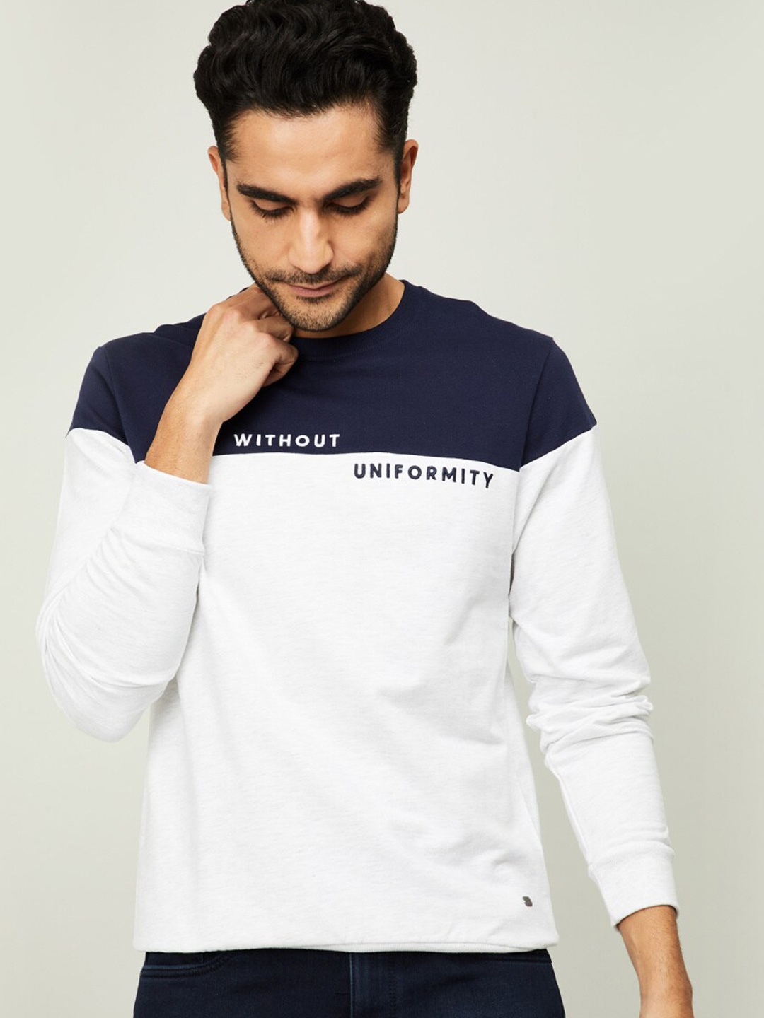 

Fame Forever by Lifestyle Men Navy Blue Colourblocked Sweatshirt