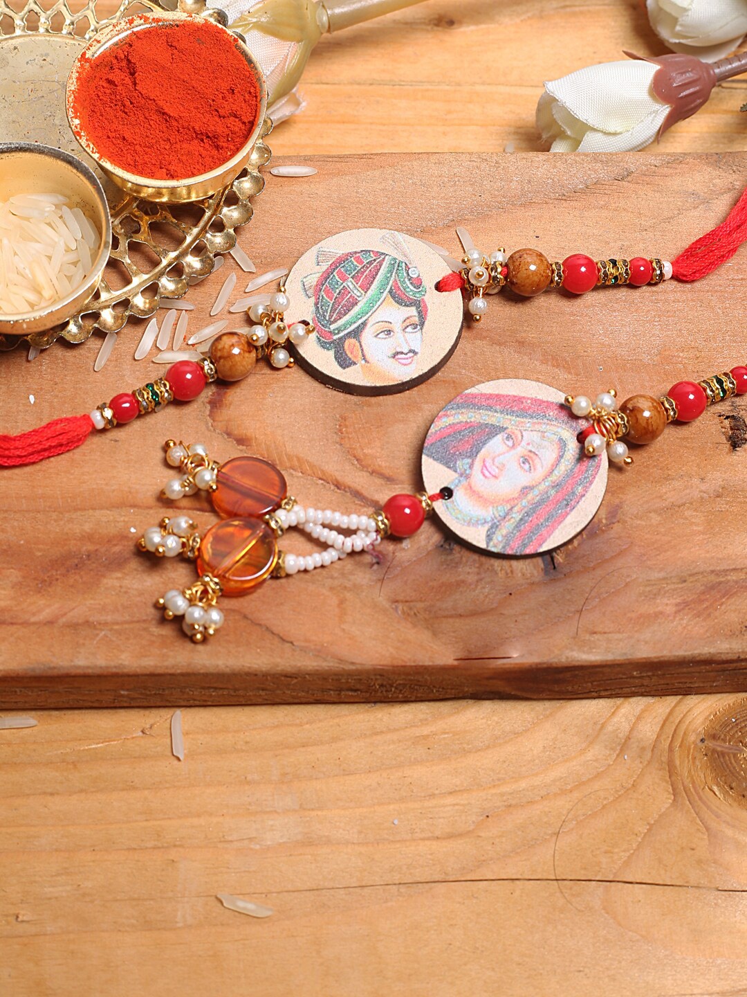 

Aapno Rajasthan 2 Pieces Portrait Bhaiya Bhabhi Rakhi Combo, Red