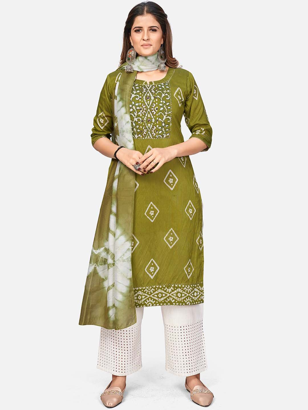 

Vbuyz Women Green & old moss green Ethnic Motifs Printed Keyhole Neck Flared Sleeves Mirror Work Kurta