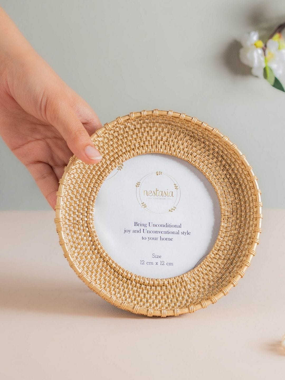 

Nestasia Gold-Toned Round Table Photo Frame