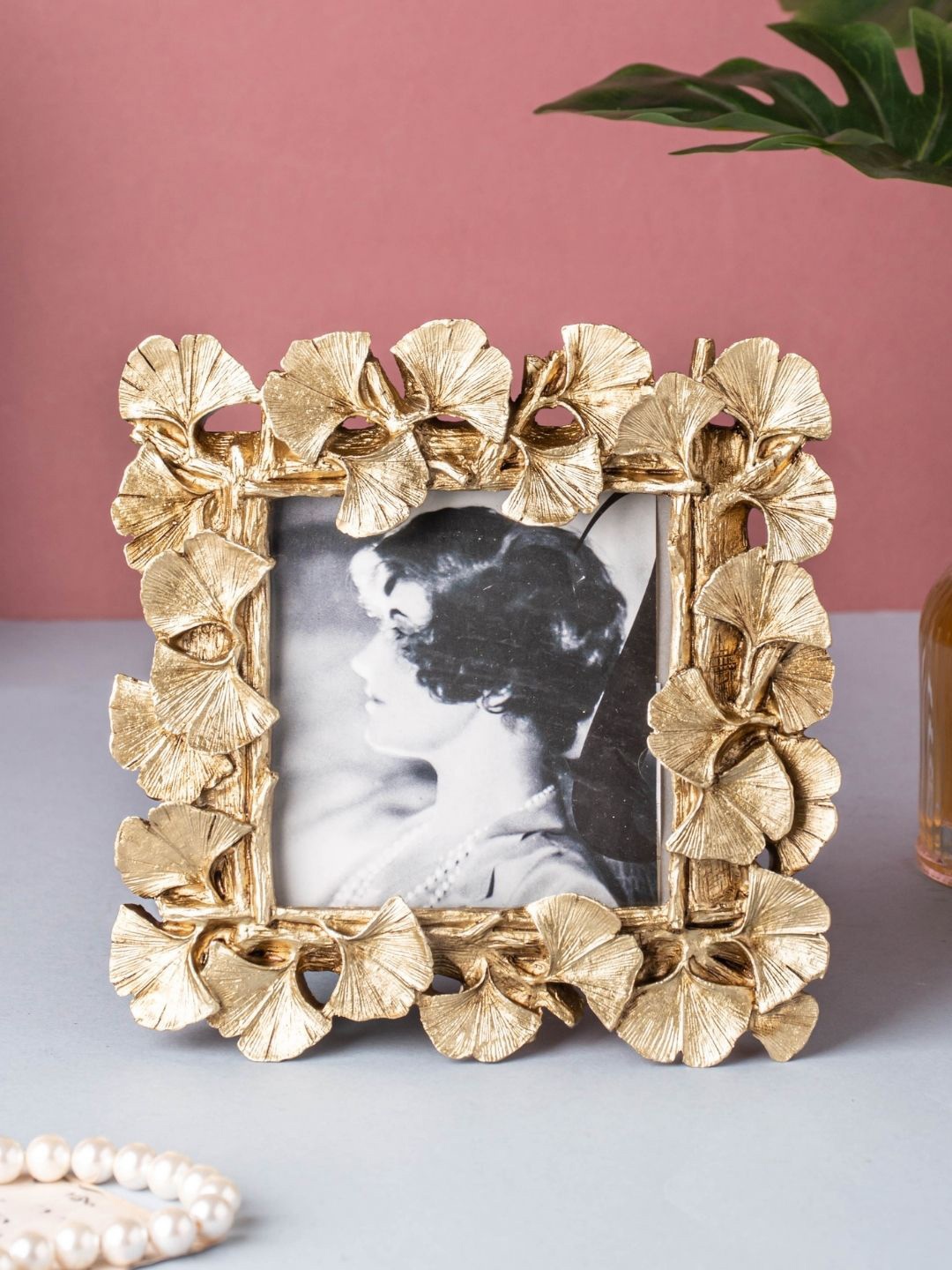 

Nestasia Gold-Toned Leaf Photo Frame